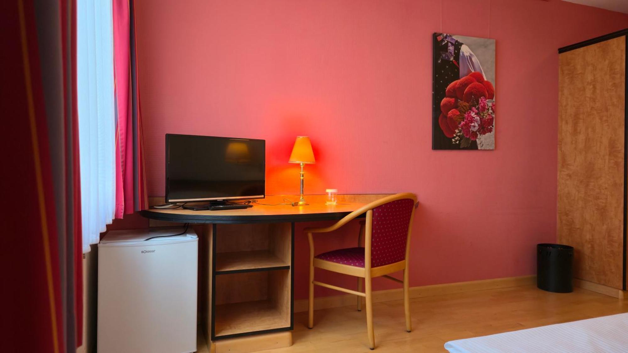 Hotel Boardinghouse Sonne Offenburg Zimmer foto