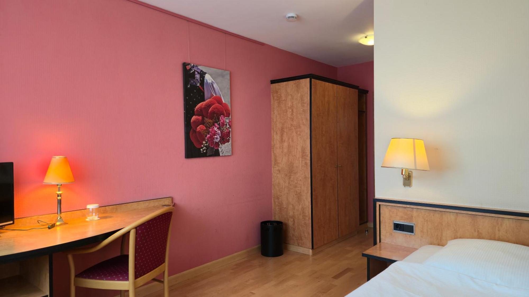 Hotel Boardinghouse Sonne Offenburg Zimmer foto